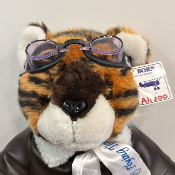 Air Zoo Pilot Flying Tiger Plush Bomber, Jacket, Goggles & Logo Scarf, Tags RARE - Picture 2 of 11